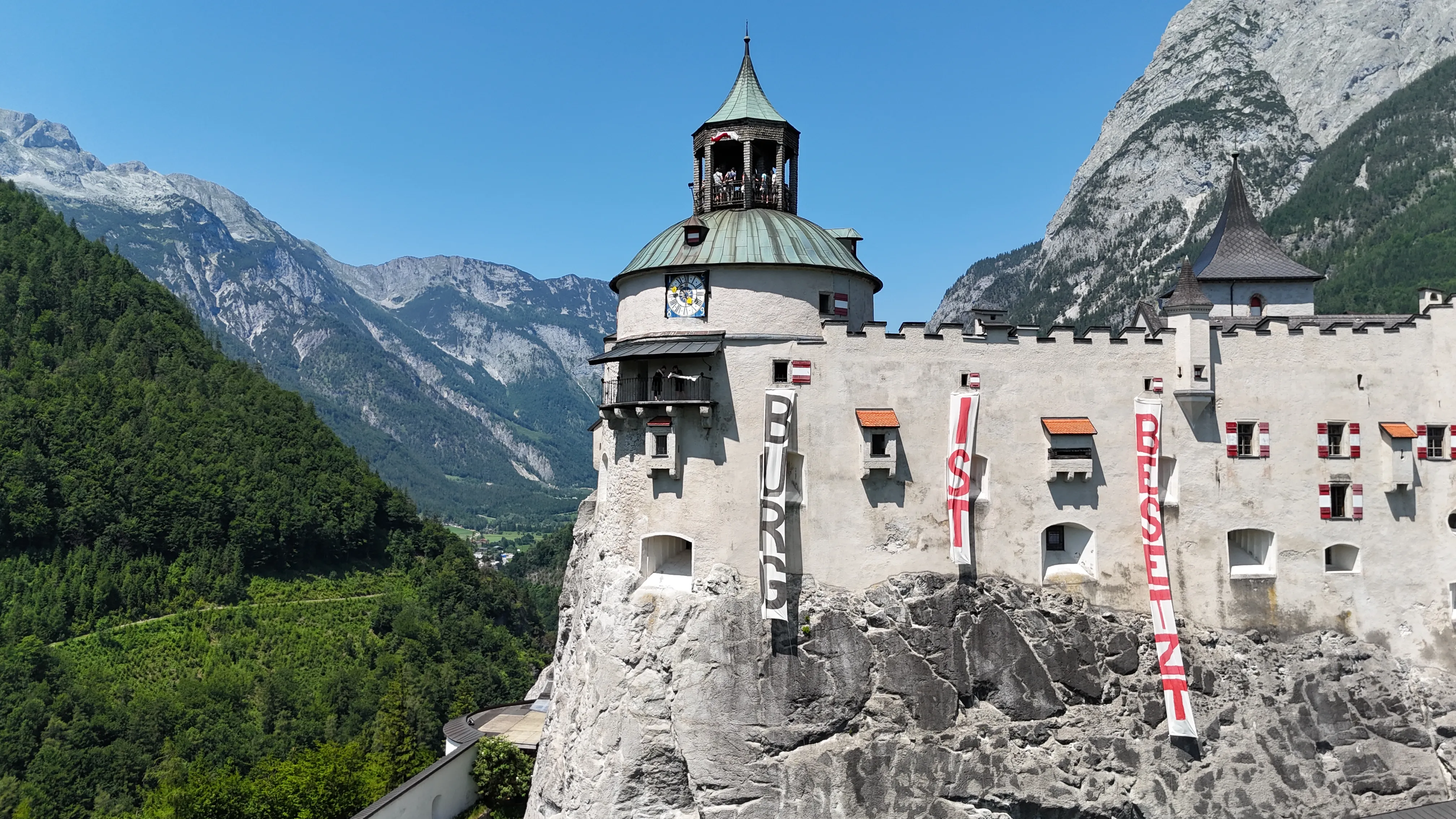 Der Aufstand - Die Burg ist besetzt! Foto: gold extra